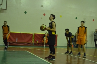 баскетболЮ